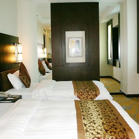 Plaza Hotel Beijing Exterior photo
