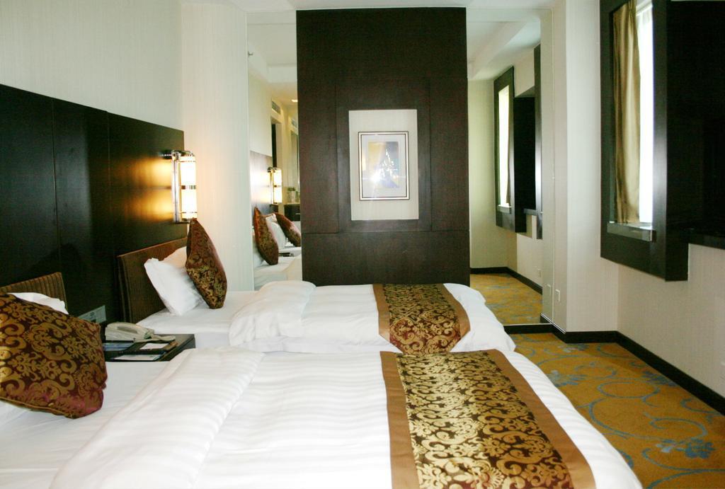 Plaza Hotel Beijing Exterior photo