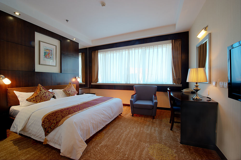 Plaza Hotel Beijing Exterior photo